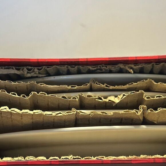 Oneida Super Size Santa Jennifer Garant Set of 4 8 1/4" Plate Dessert Plate - Picture 4 of 4